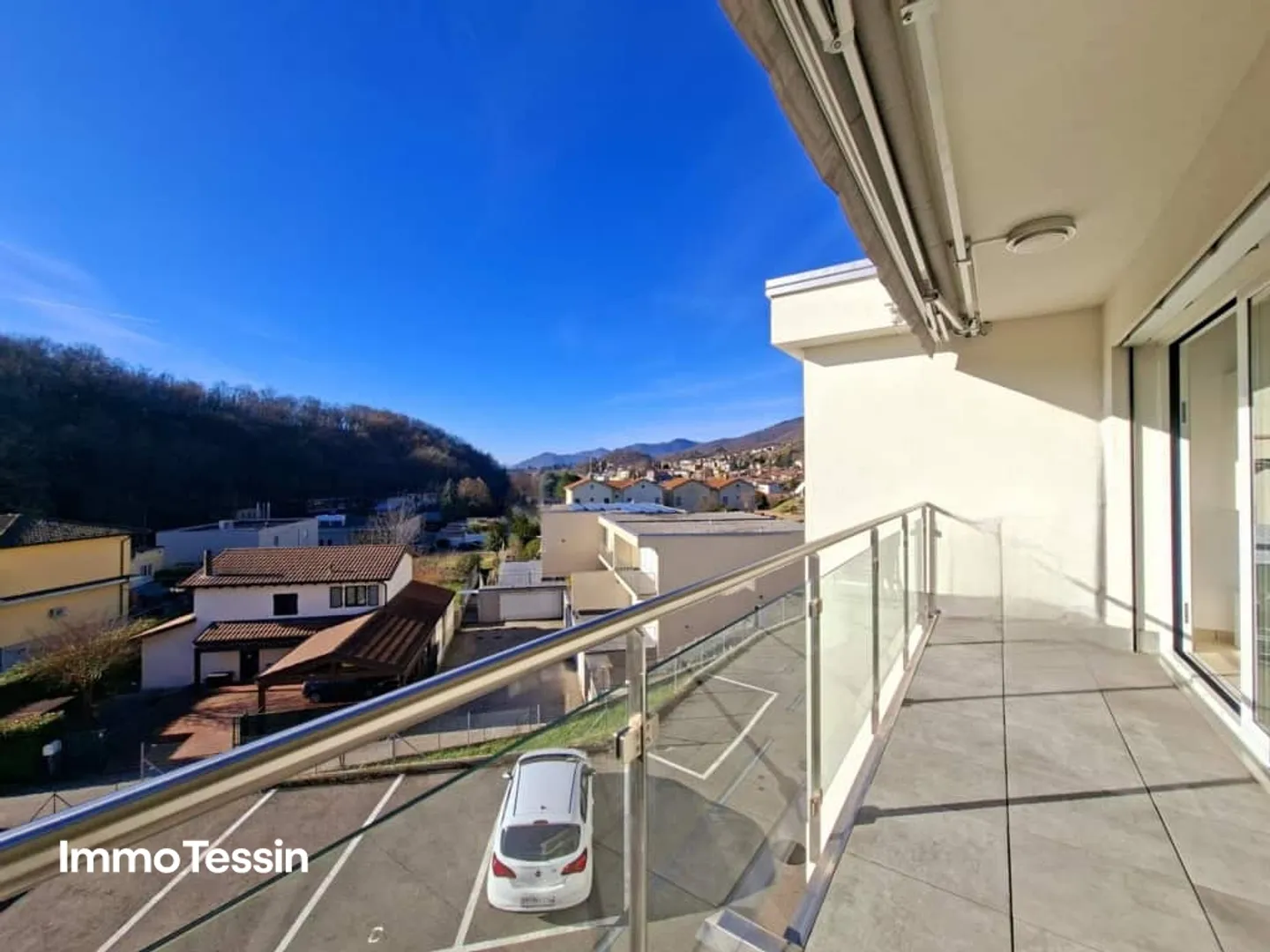 PREZZO TOP: Bellissimo e luminoso appartamento in un piccolo complesso residenziale con sole 4 unità in una posizione tranquilla a Mendrisiotto - Foto 2 di 13