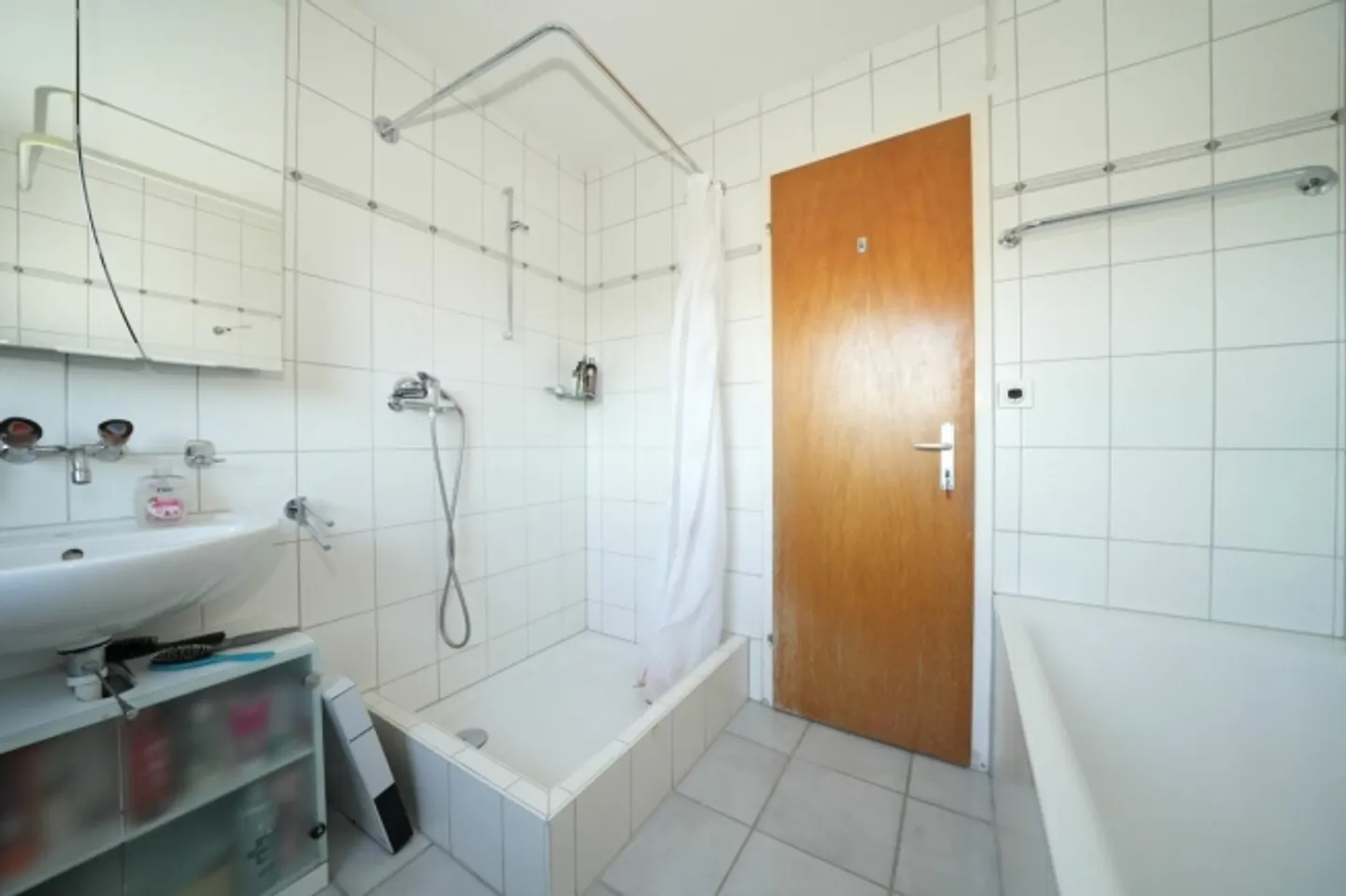 Attraktives Mehrfamilienhaus mit grossem Grundstück und wertvollem Entwicklungspotential - Foto 7 von 11