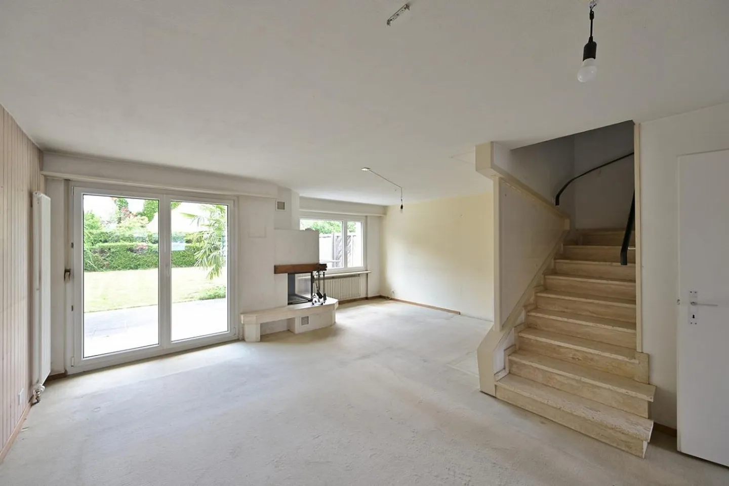 Family Paradise with Large Garden and Garage - Photo 5 of 12