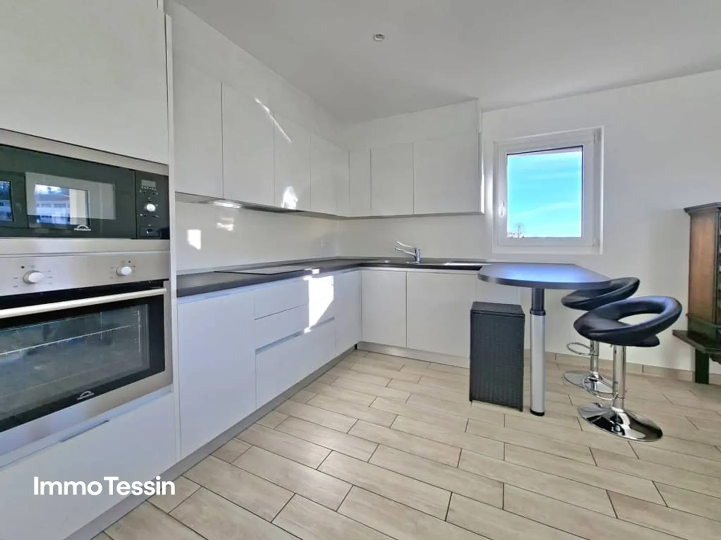 PREZZO TOP: Bellissimo e luminoso appartamento in un piccolo complesso residenziale con sole 4 unità in una posizione tranquilla a Mendrisiotto - Foto 7 di 13