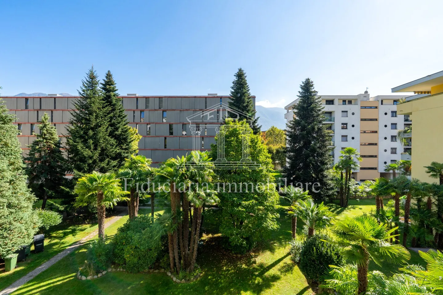 LOCARNO - Bright, recently renovated 3-room apartment with large terrace - Photo 2 of 11