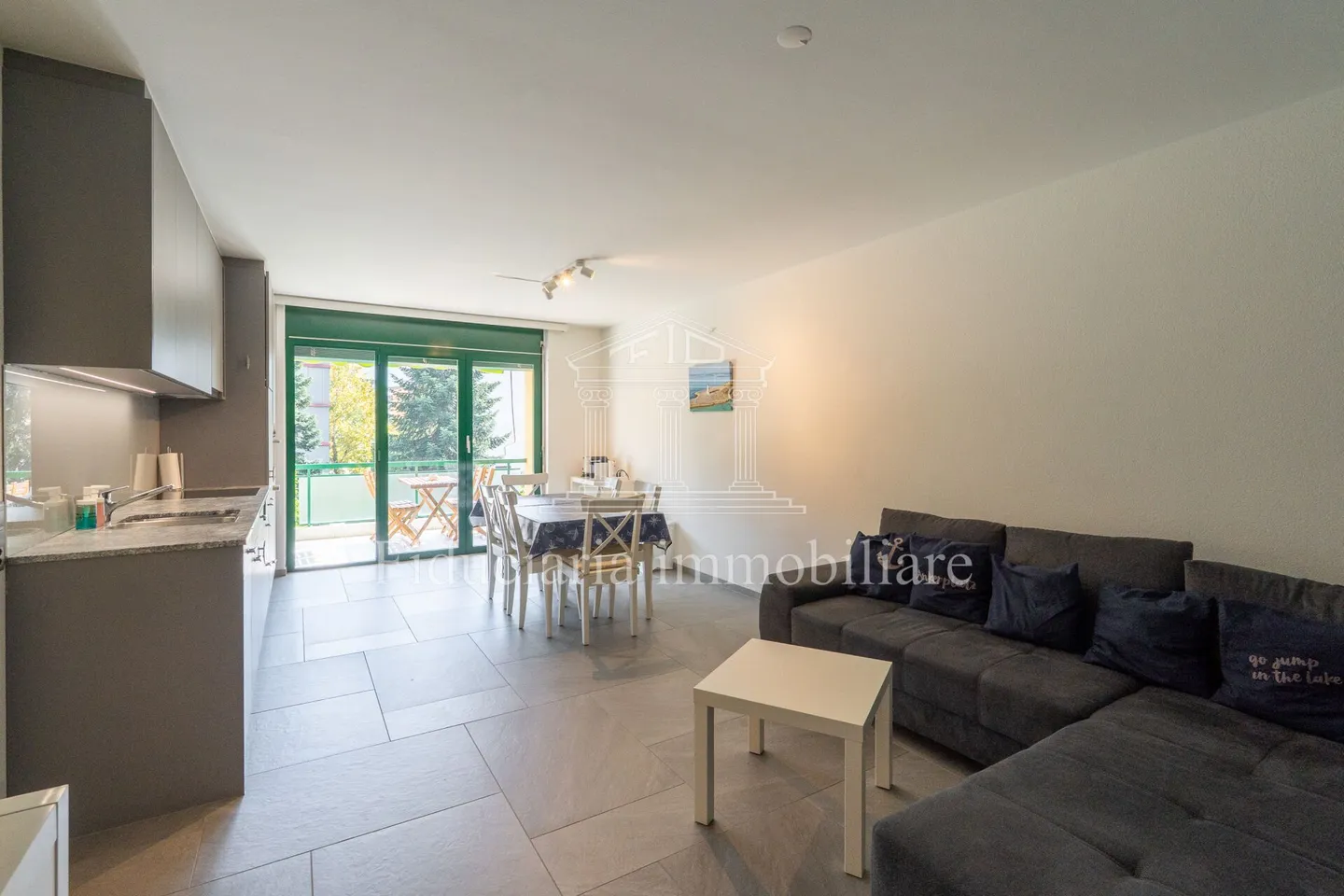LOCARNO - Bright, recently renovated 3-room apartment with large terrace - Photo 3 of 11