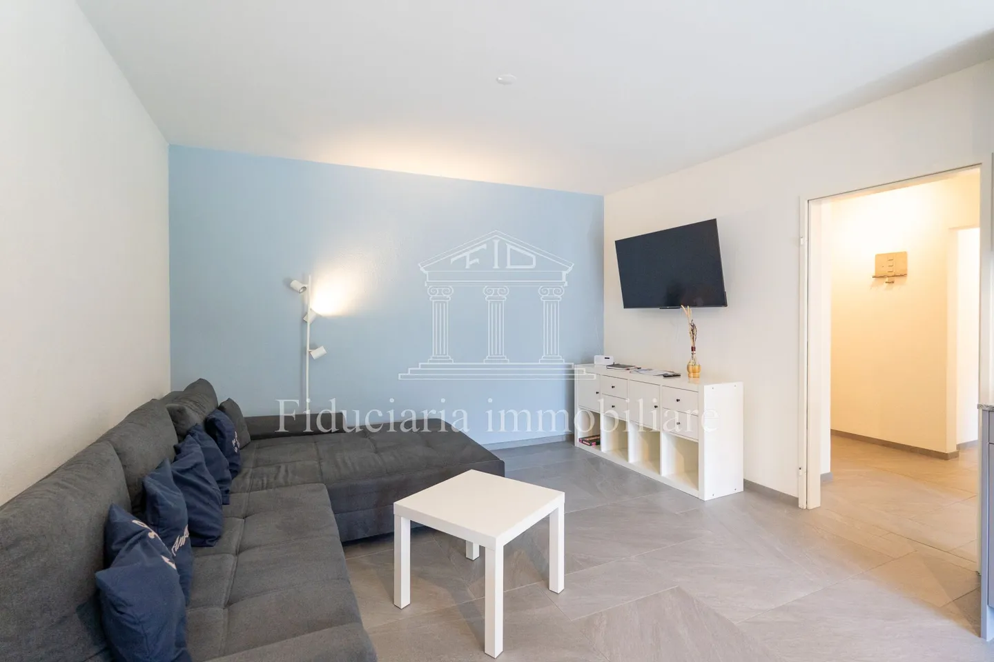 LOCARNO - Bright, recently renovated 3-room apartment with large terrace - Photo 4 of 11