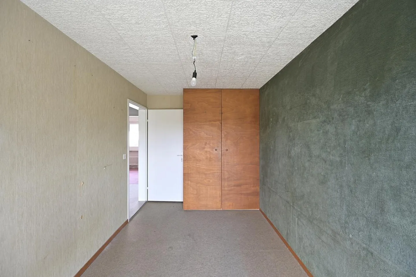 Family Paradise with Large Garden and Garage - Photo 8 of 12