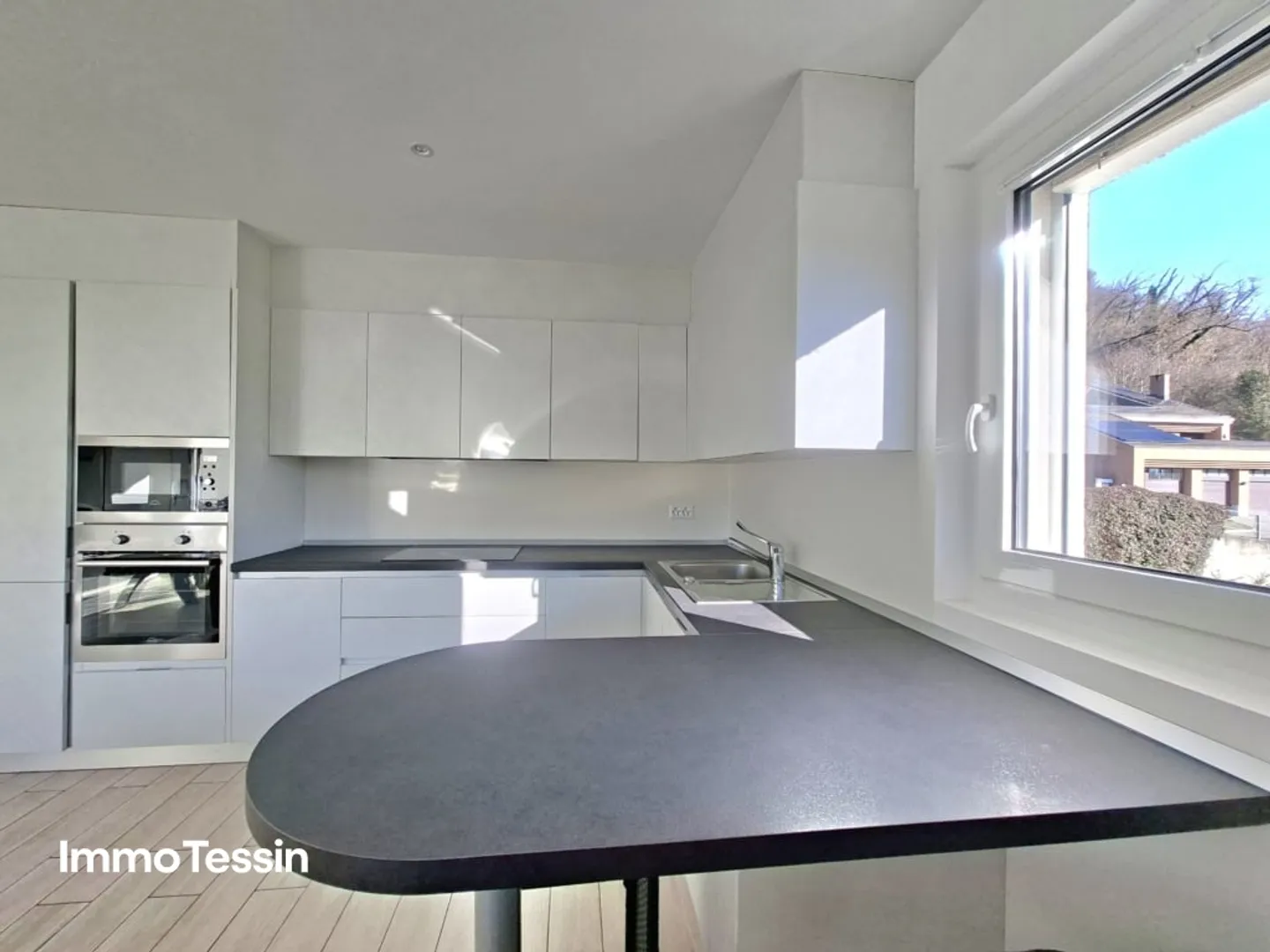 PREZZO TOP: Bellissimo e luminoso appartamento in un piccolo complesso residenziale con sole 4 unità in una posizione tranquilla a Mendrisiotto - Foto 8 di 13