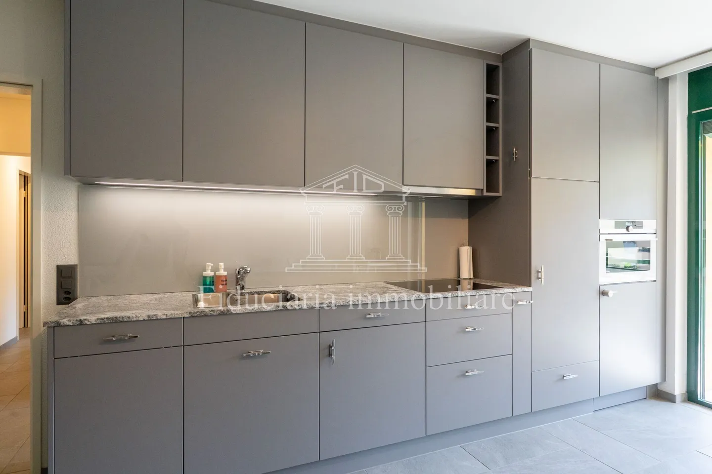 LOCARNO - Bright, recently renovated 3-room apartment with large terrace - Photo 6 of 11