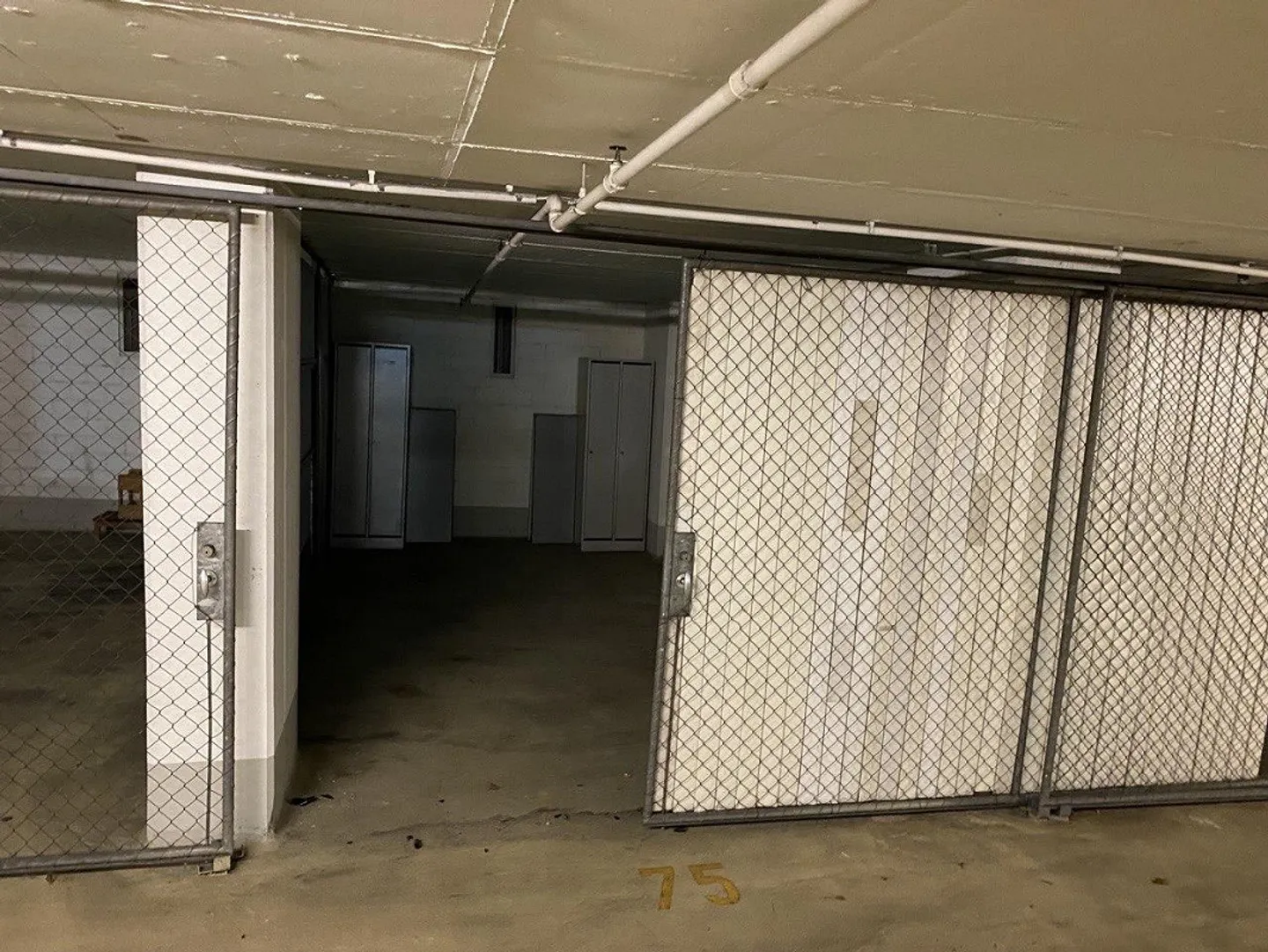 Sichere Garagenbox in Zürich - Foto 1 von 2