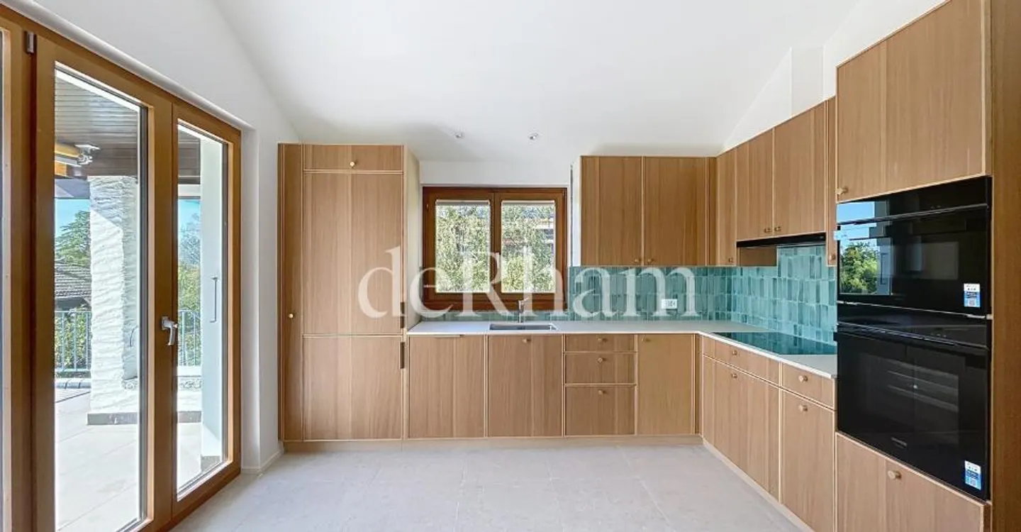 Lutry - superb renovated villa with panoramic lake view! - Photo 3 of 13