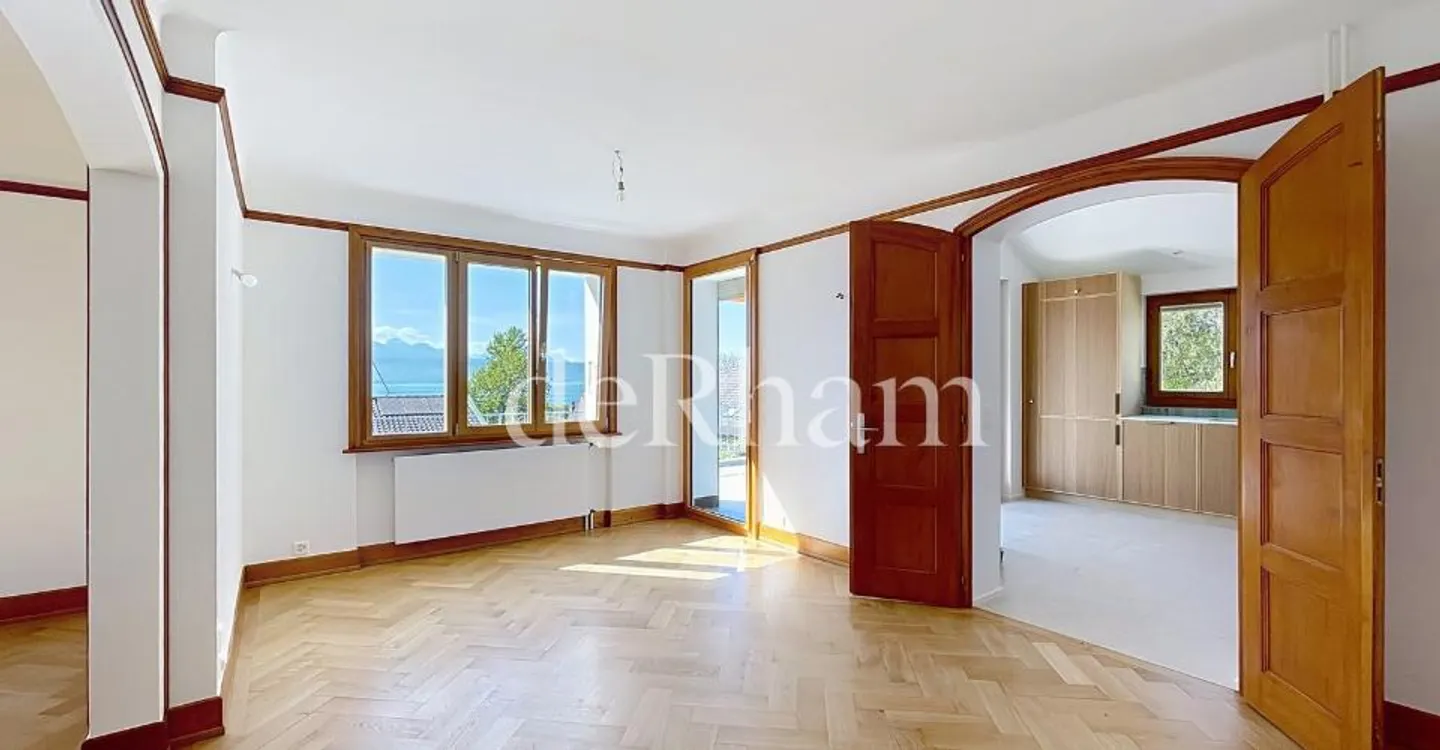 Lutry - superb renovated villa with panoramic lake view! - Photo 4 of 13