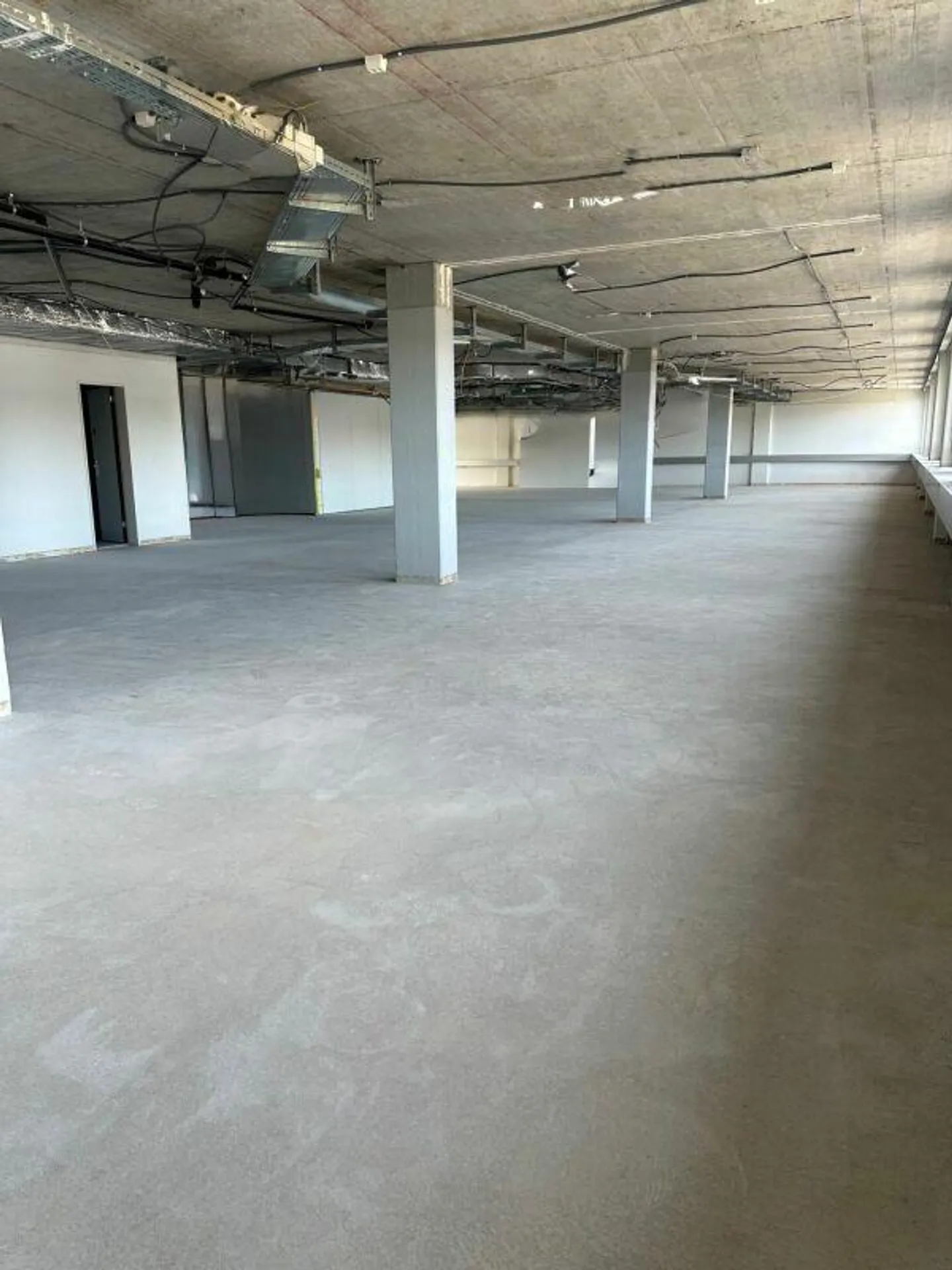 Espace commercial dans un emplacement bien développé - Photo 2 sur 6
