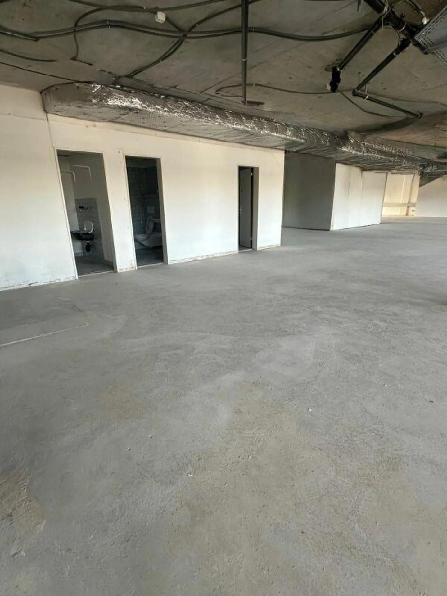 Espace commercial dans un emplacement bien développé - Photo 5 sur 6