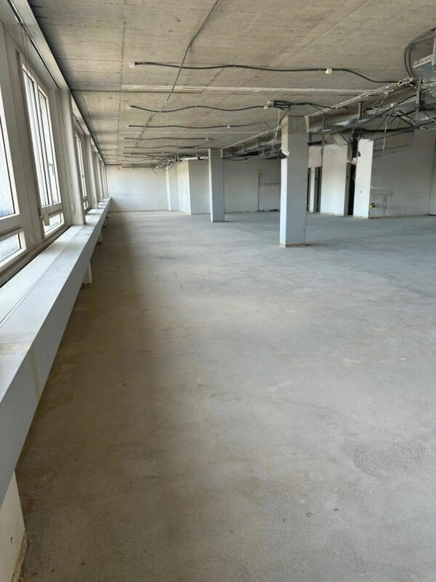 Espace commercial dans un emplacement bien développé - Photo 6 sur 6