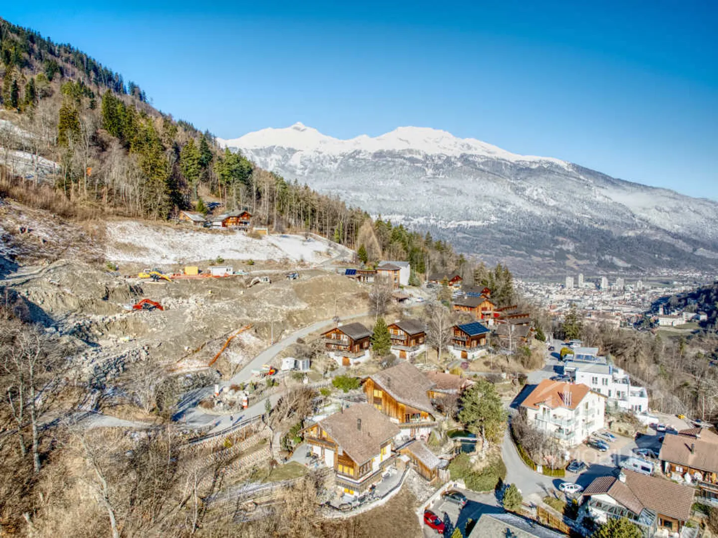 Terrain constructible aménagé avec panorama sur les montagnes à Chur - Photo 2 sur 3