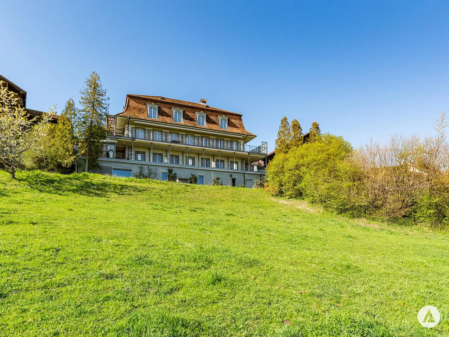 Vivere regolarmente: Villa di campagna con lotto edificabile - Foto 1 di 13