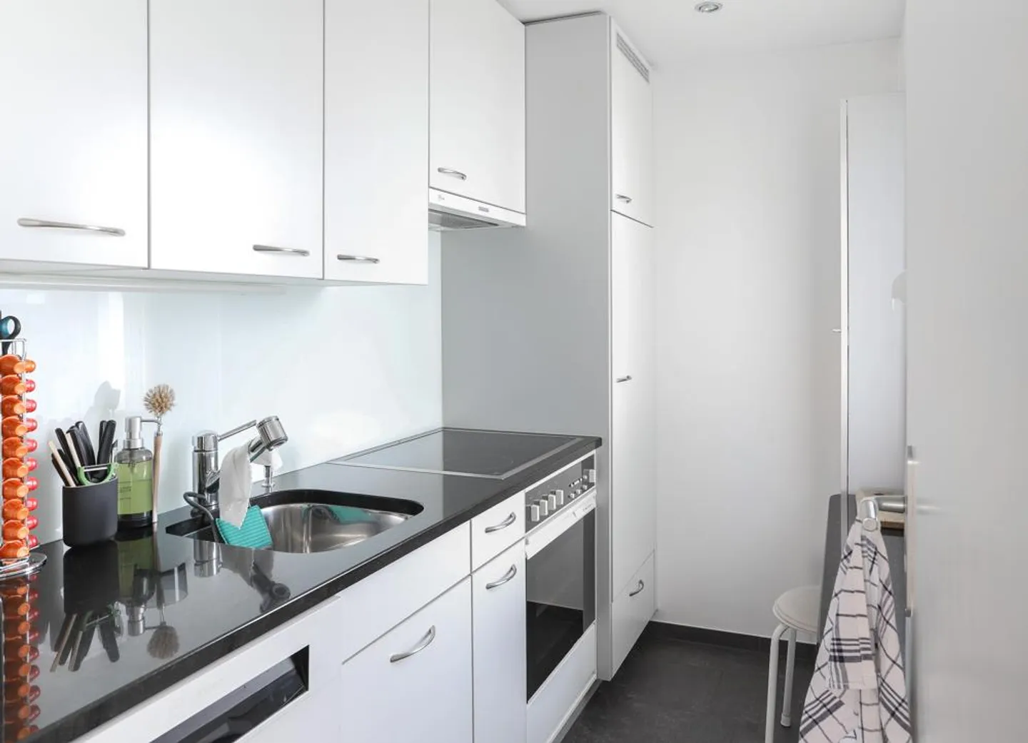 Appartamento situato in posizione tranquilla con balcone e molta luce naturale - Foto 3 di 8