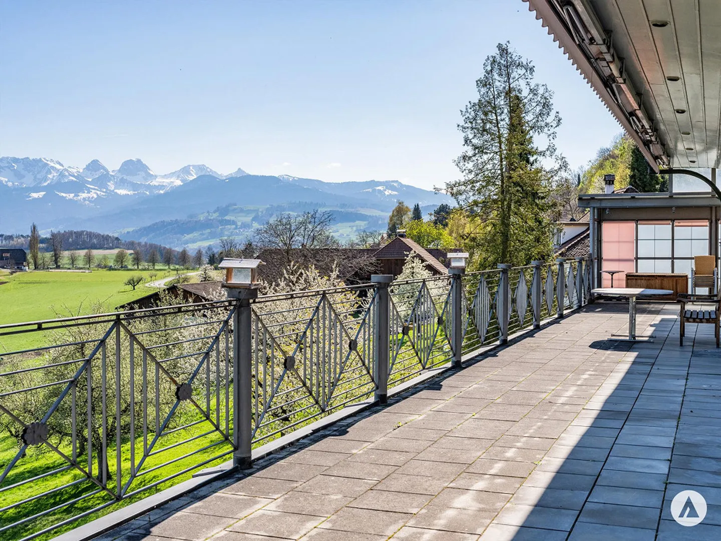 Vivere regolarmente: Villa di campagna con lotto edificabile - Foto 5 di 13