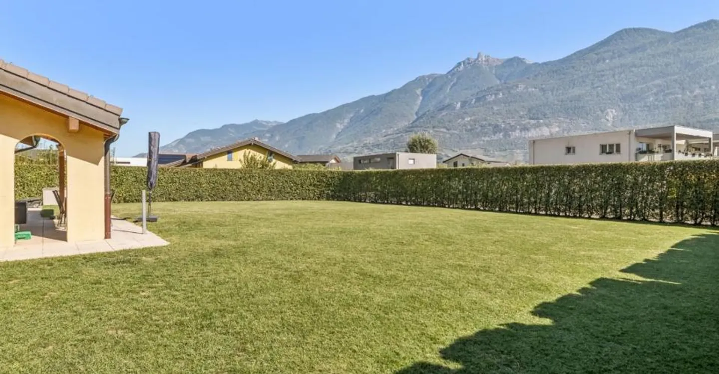 Villa indipendente con ampio terreno in un ambiente tranquillo - Foto 12 di 13