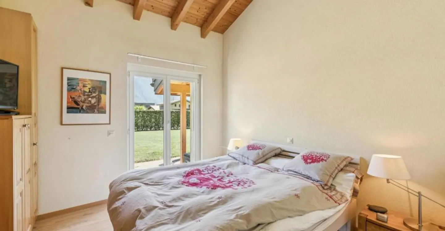Villa indipendente con ampio terreno in un ambiente tranquillo - Foto 5 di 13