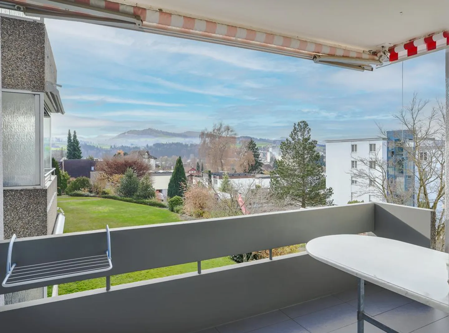 Appartamento situato in posizione tranquilla con balcone e molta luce naturale - Foto 5 di 8