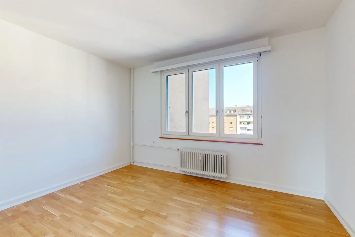 Quiet Family Apartment in Central Location - Photo 4 of 7
