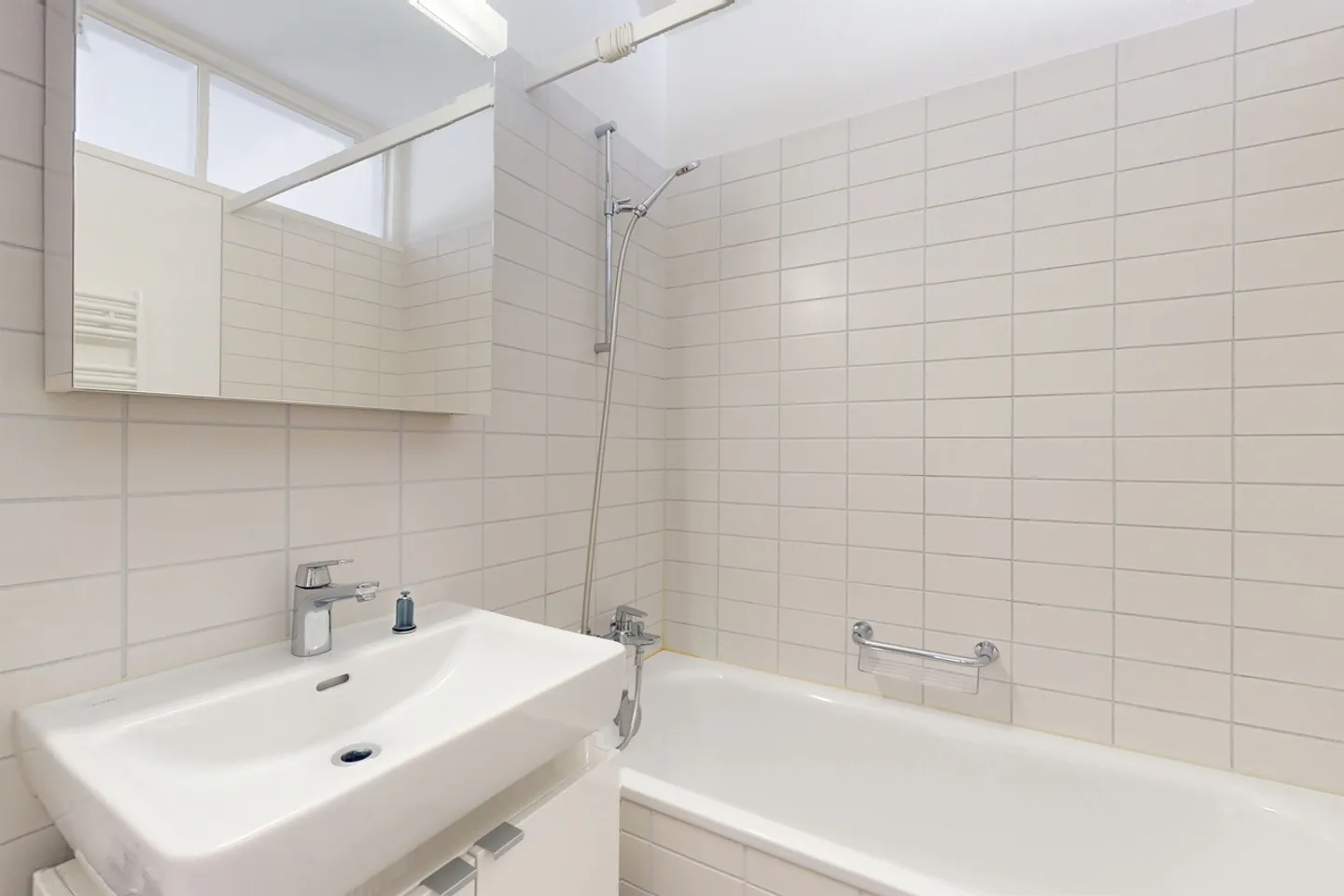 Quiet Family Apartment in Central Location - Photo 6 of 7