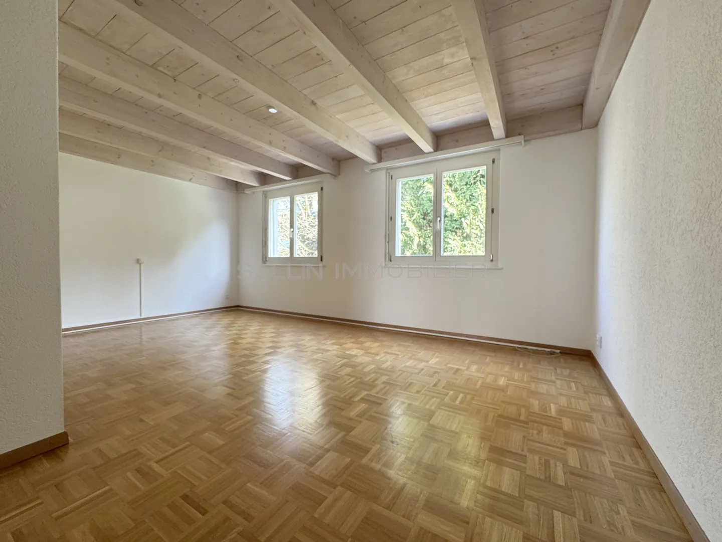 Spacious 5-room adjoining villa with 2 indoor parking spaces - Photo 4 of 12