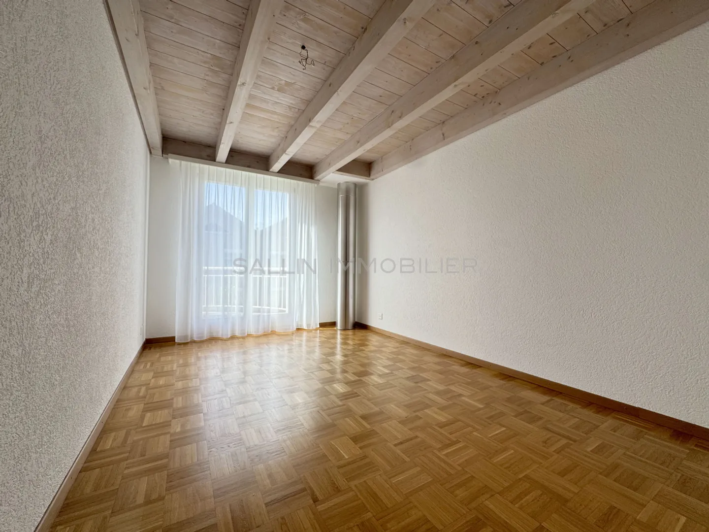 Spacious 5-room adjoining villa with 2 indoor parking spaces - Photo 6 of 12