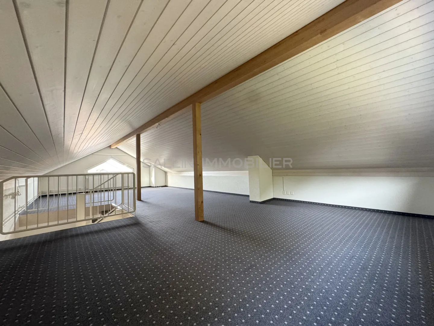 Spacious 5-room adjoining villa with 2 indoor parking spaces - Photo 8 of 12