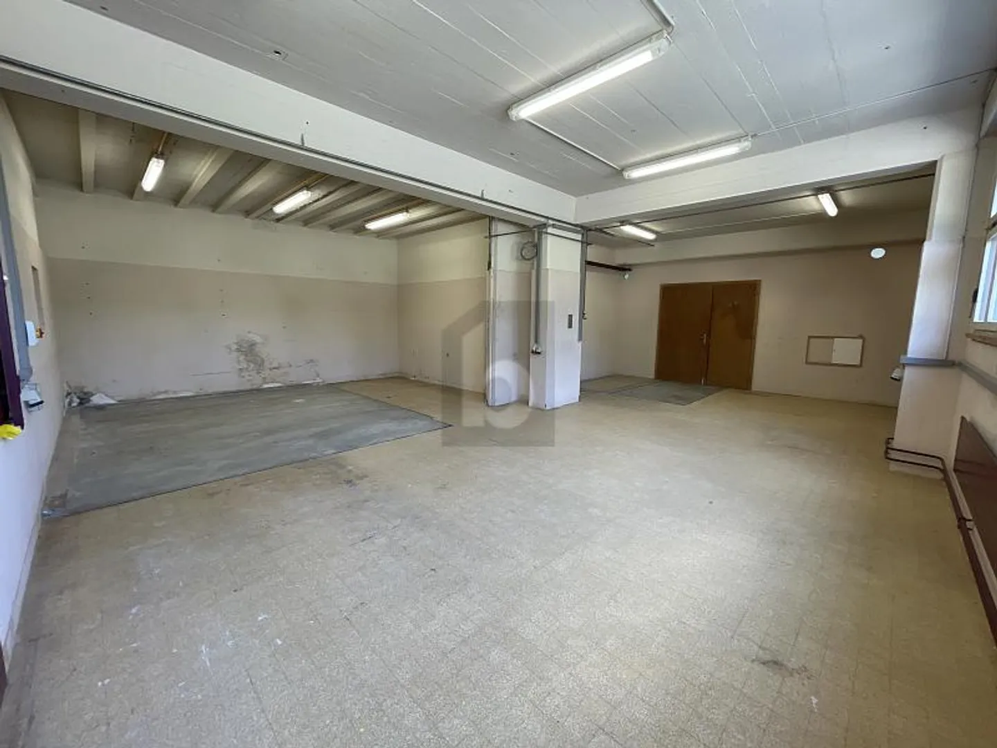 Workshop for rent - Photo 2 of 6