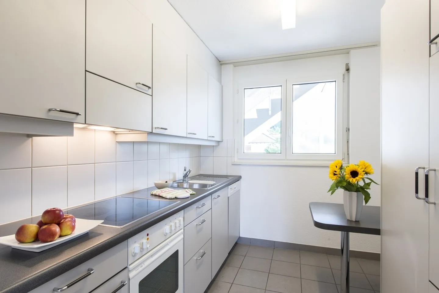 Light-flooded ground floor apartment with garden seating area. - Photo 3 of 9
