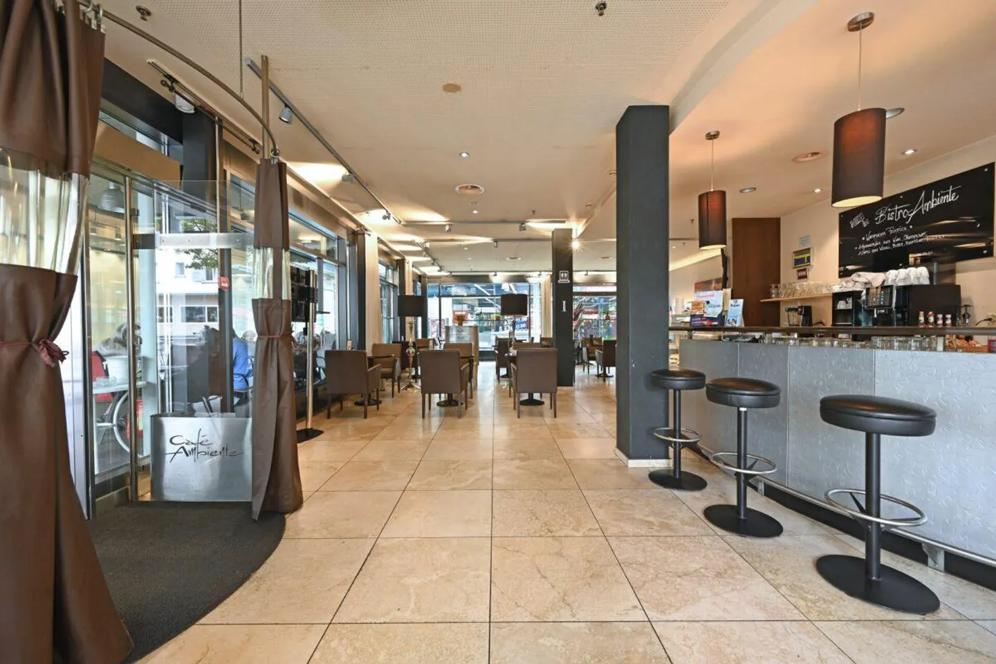 Espace bistro dans un emplacement attrayant au marché de Strättligen à Thun - Photo 1 sur 12