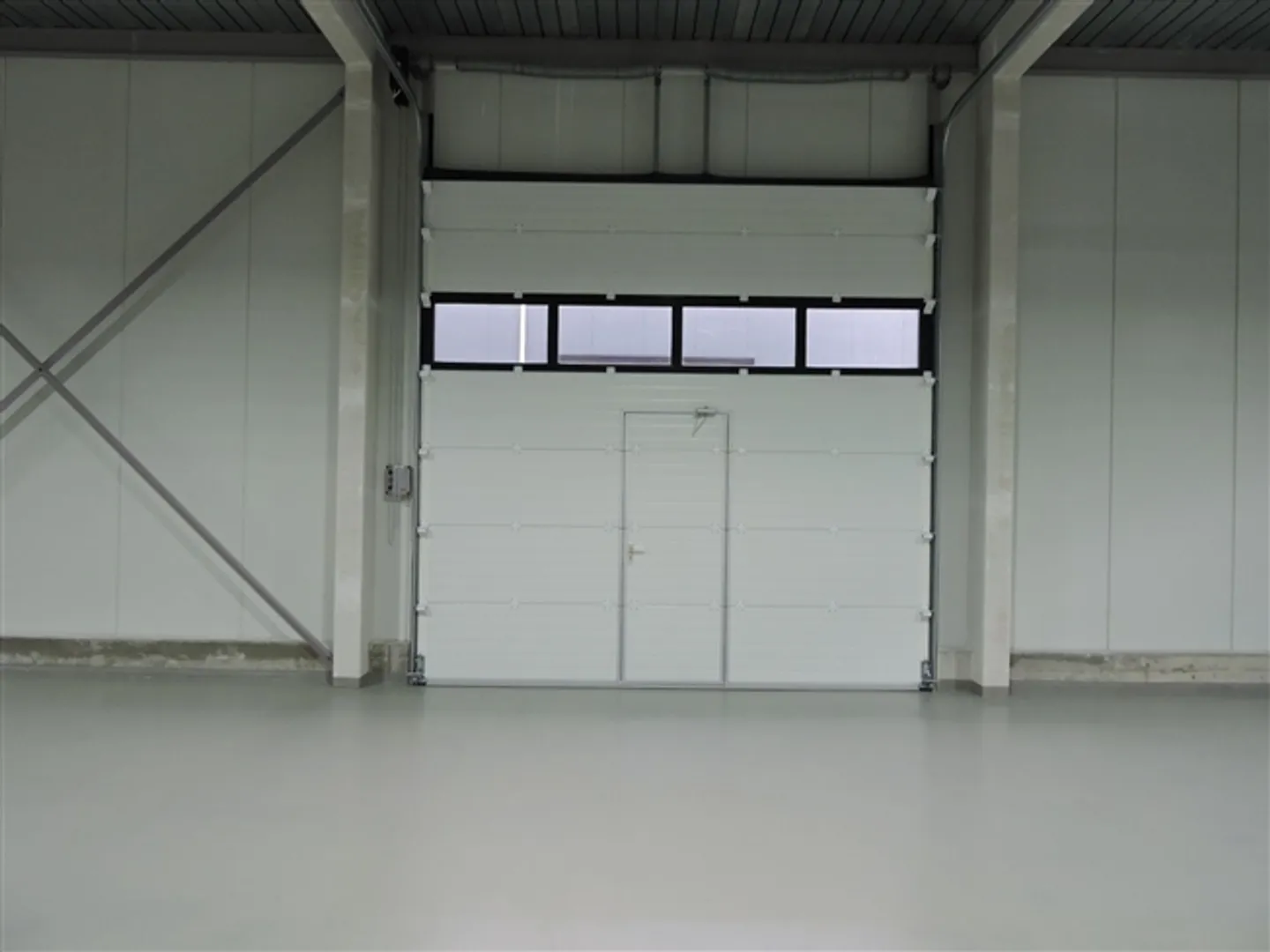 Industrial hall with an area of 101 m2 - Photo 3 of 3
