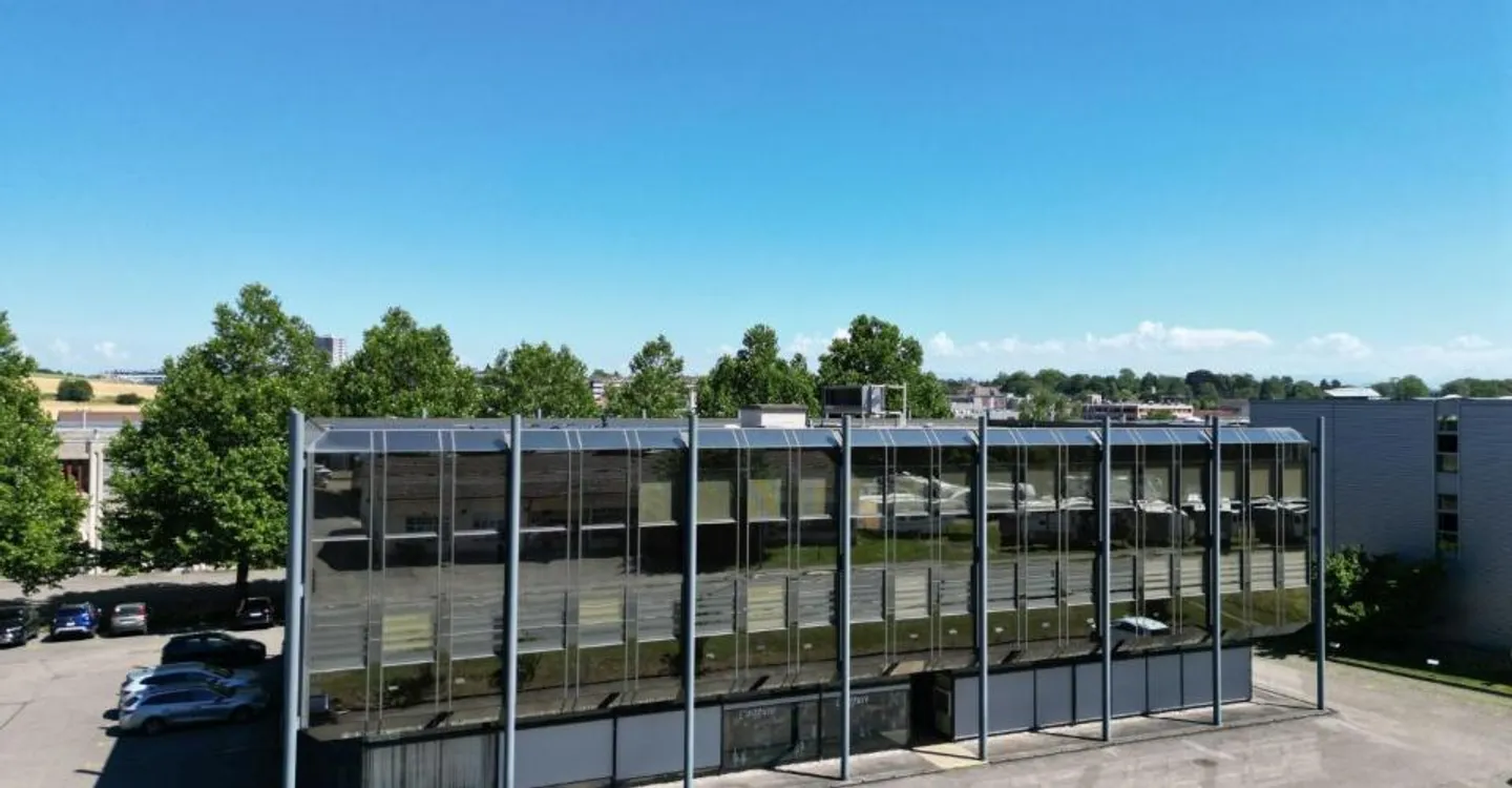 St-Blaise, superficie commerciale al piano terra di 207 m2, posti auto - Foto 1 di 3
