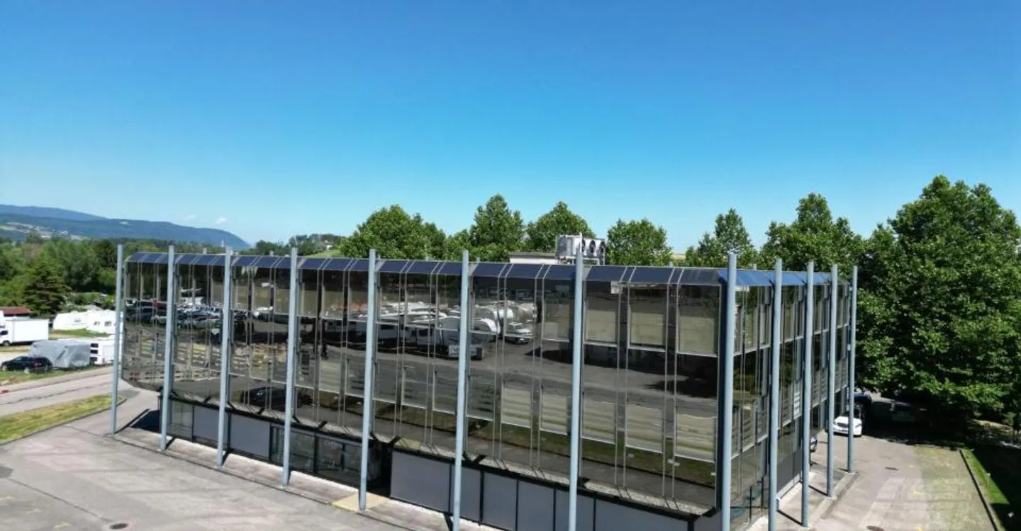 St-Blaise, superficie commerciale al piano terra di 207 m2, posti auto - Foto 2 di 3