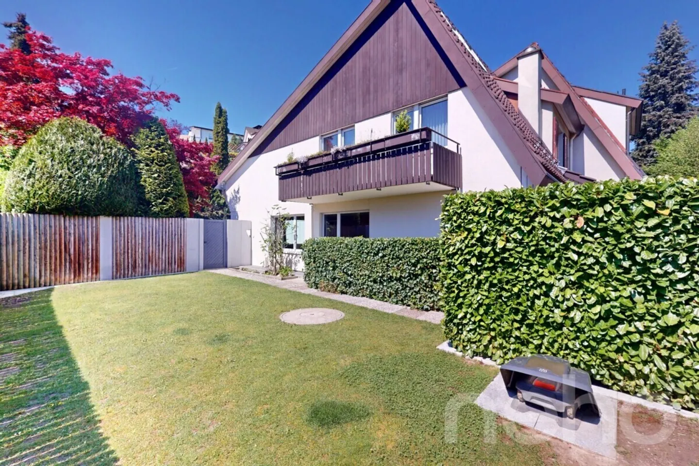 Casa bifamiliare di 6,5 stanze con bellissimo giardino e piscina - Foto 2 di 13