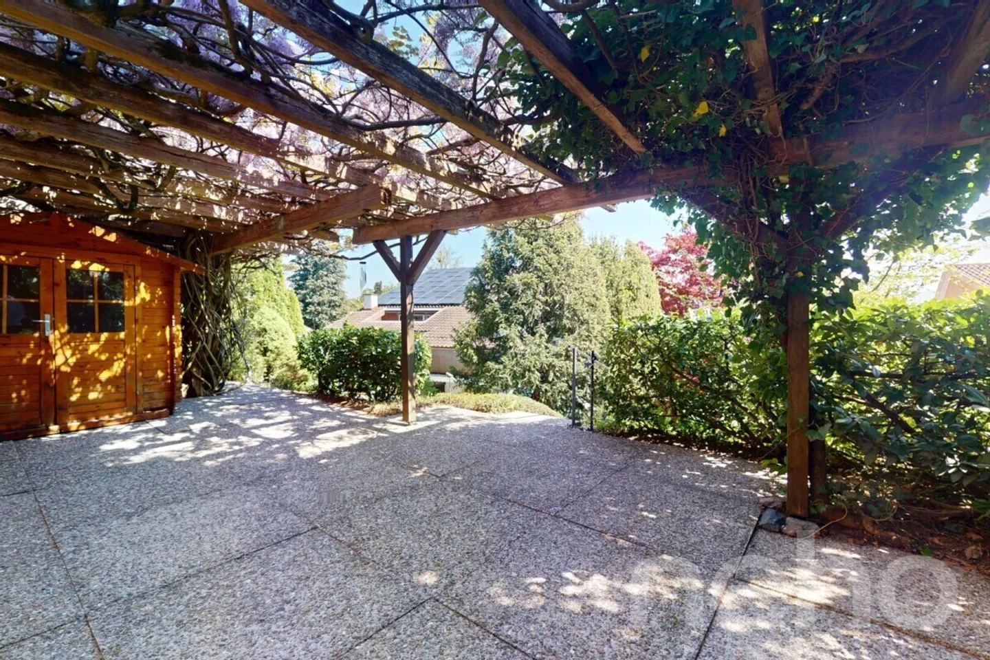 Casa bifamiliare di 6,5 stanze con bellissimo giardino e piscina - Foto 4 di 13