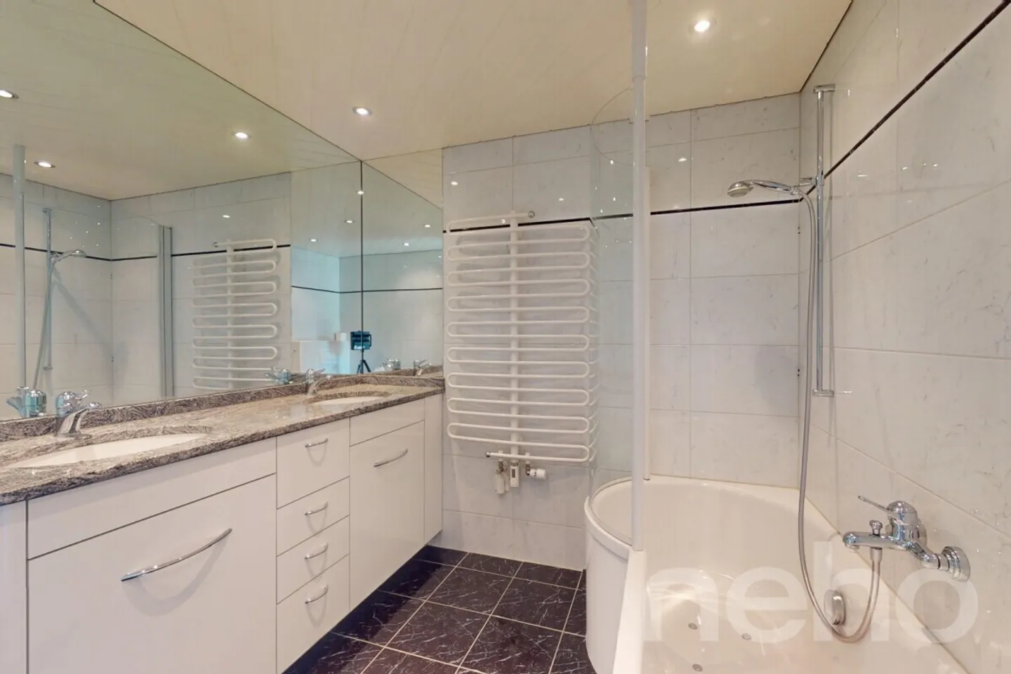 Casa bifamiliare di 6,5 stanze con bellissimo giardino e piscina - Foto 10 di 13