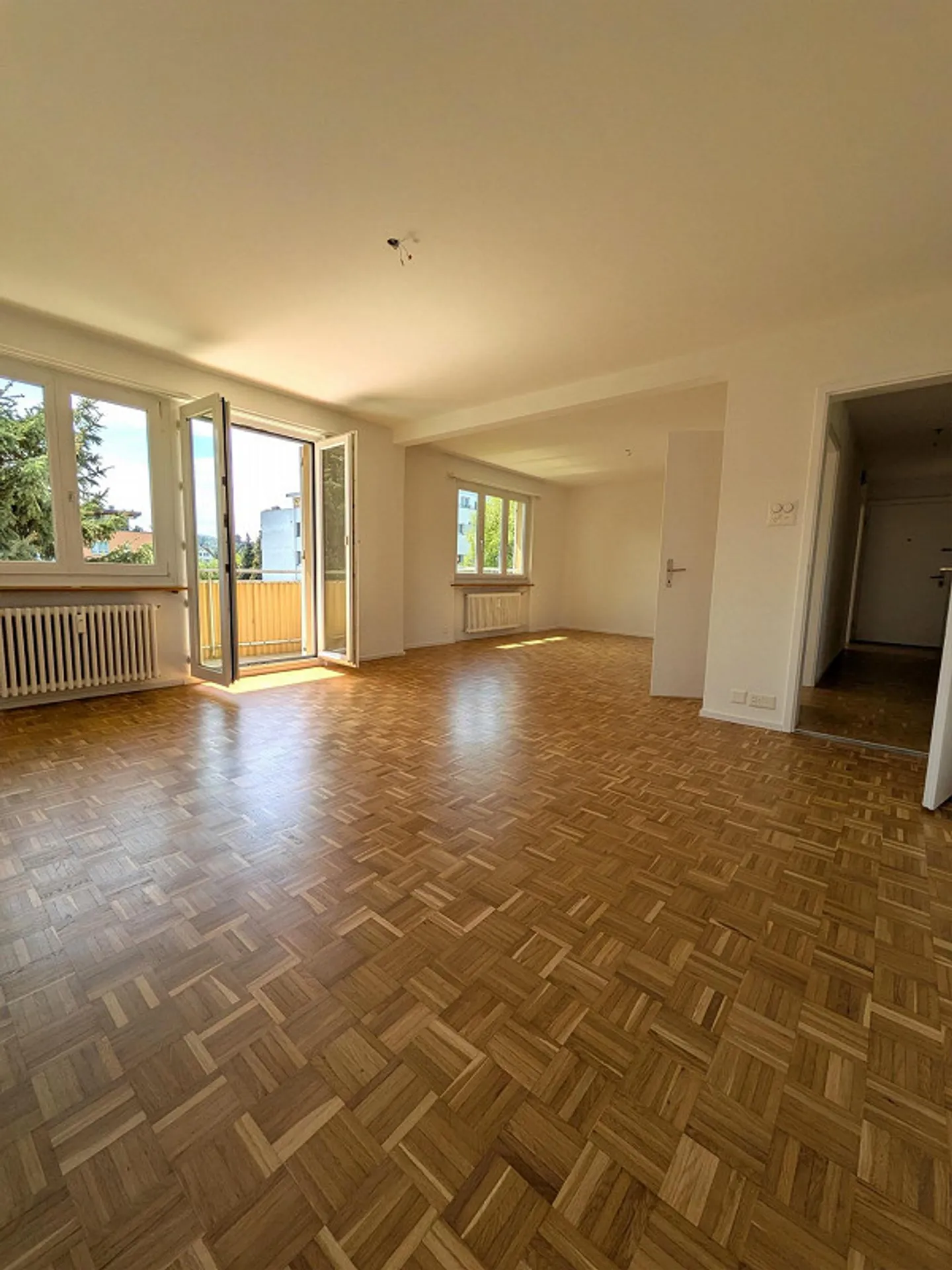 Grand appartement de 5.5 pièces dans un endroit calme - Photo 1 sur 13