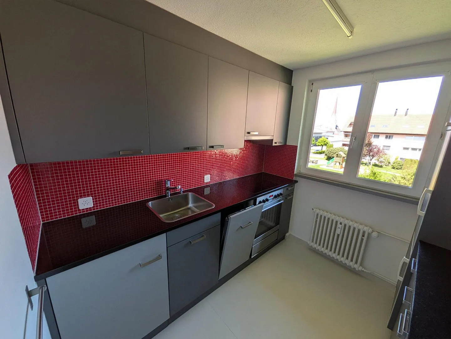 Grand appartement de 5.5 pièces dans un endroit calme - Photo 3 sur 13