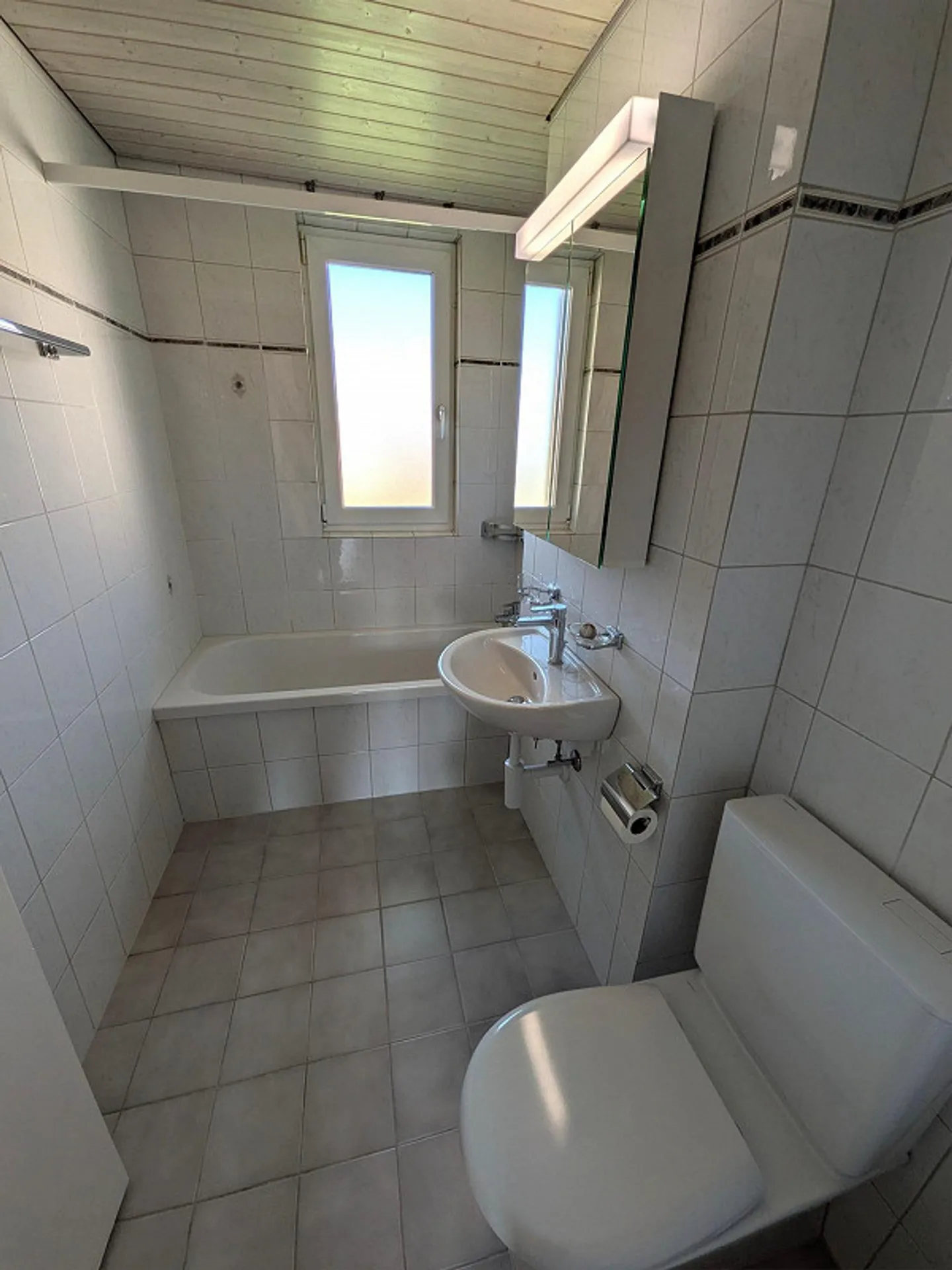 Grand appartement de 5.5 pièces dans un endroit calme - Photo 9 sur 13