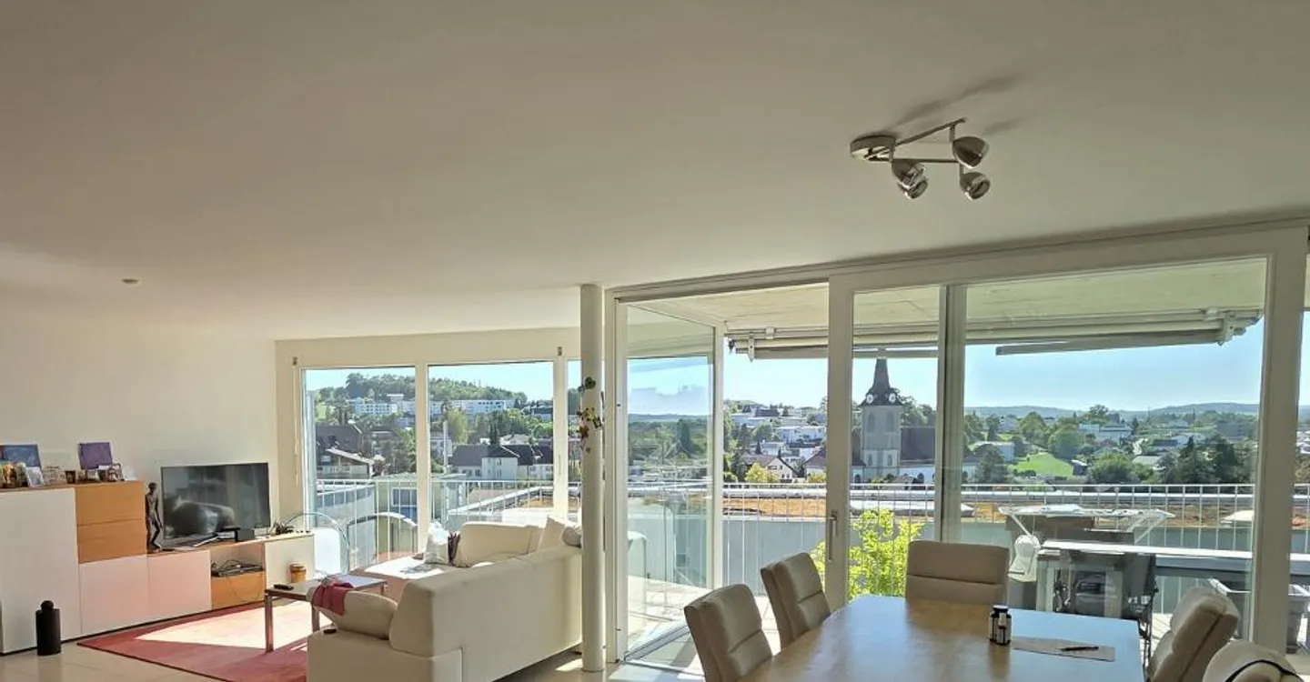 Appartement spacieux avec terrasse - Photo 3 sur 8