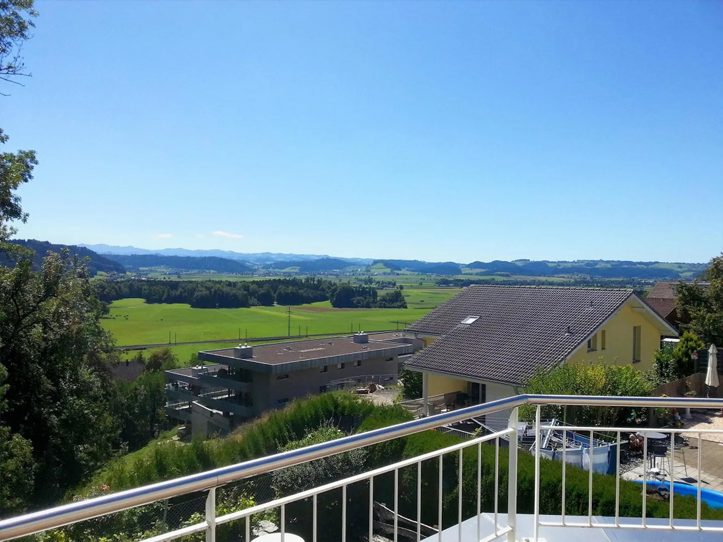 Exklusives 6.5-Zimmer-Haus mit Einliegerwohnung und Panoramaweitsicht - Foto 3 von 30