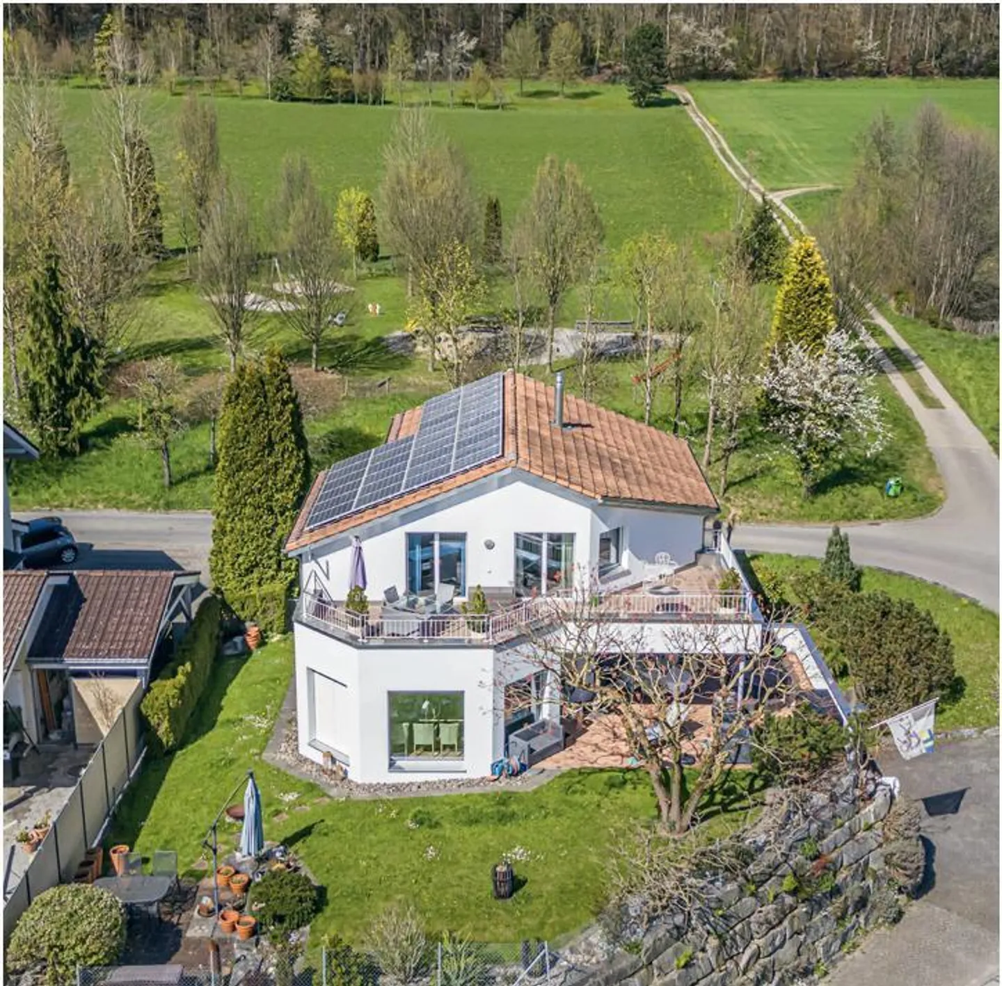 Exklusives 6.5-Zimmer-Haus mit Einliegerwohnung und Panoramaweitsicht - Foto 4 von 30