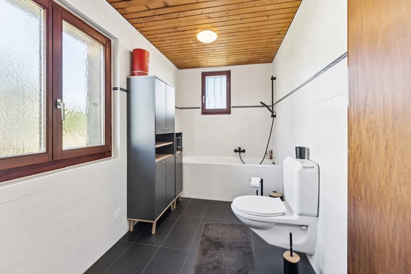 House to renovate with great potential - Photo 5 of 13