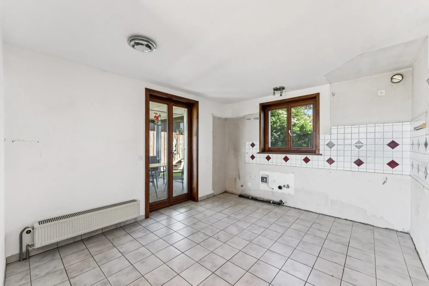 House to renovate with great potential - Photo 7 of 13