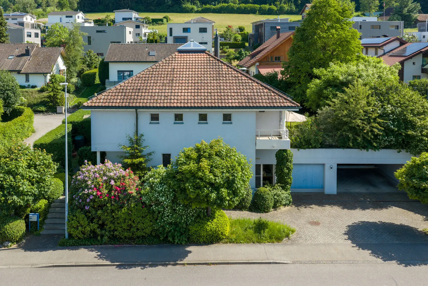 Idillio del giardino e comfort abitativo armoniosamente combinati - Foto 1 di 13
