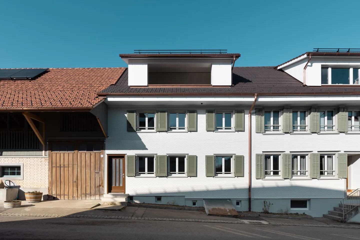 Ready to move in! Completely renovated 5.5 room single-family house in beautiful WEIHERHOF - Photo 1 of 25
