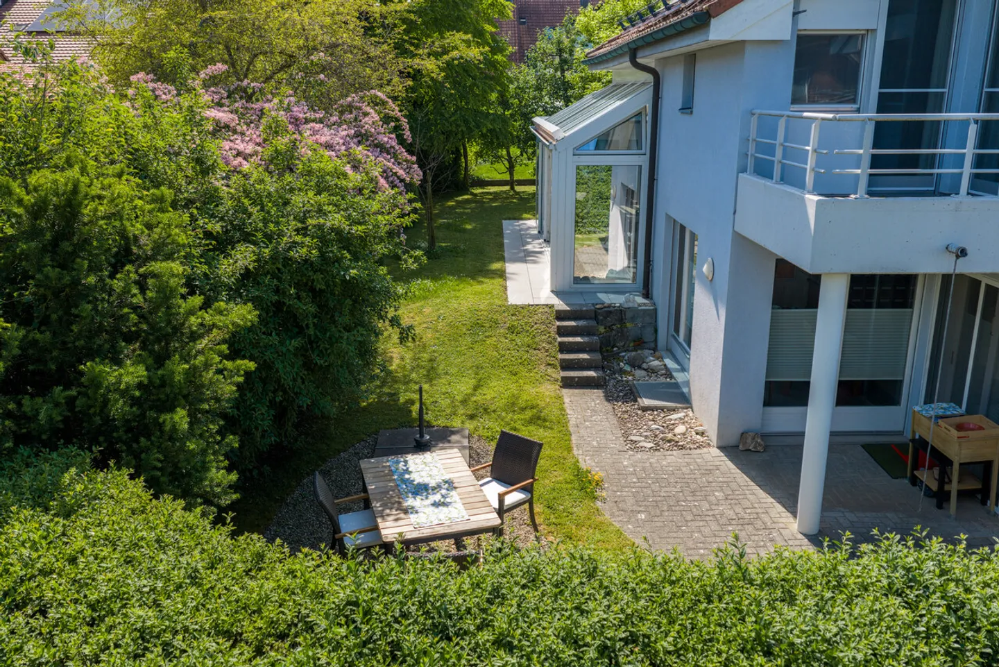 Idillio del giardino e comfort abitativo armoniosamente combinati - Foto 4 di 13
