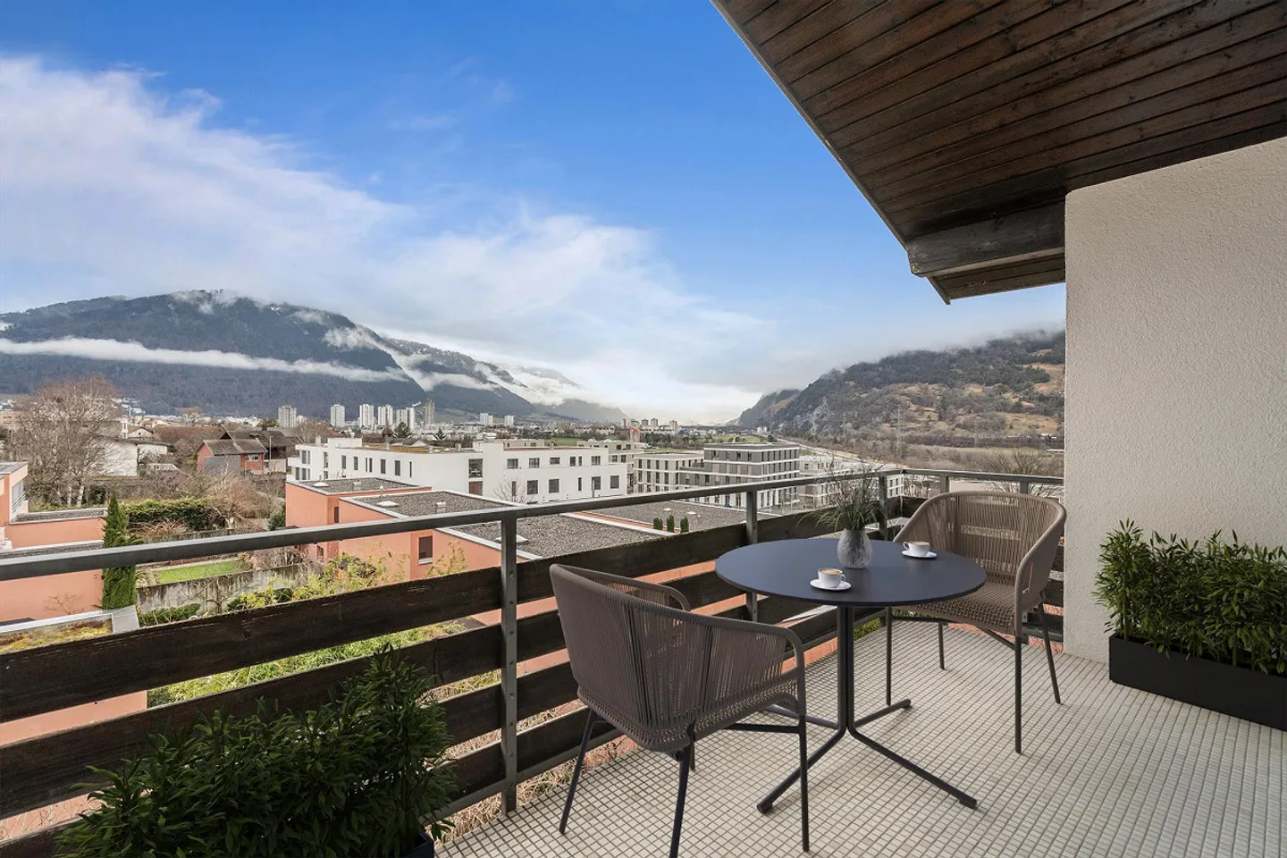 Renovated 4.5 attic apartment with stunning views 119m2 - Photo 2 of 27