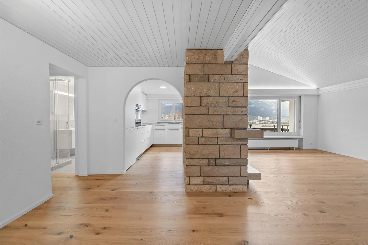 Renovated 4.5 attic apartment with stunning views 119m2 - Photo 9 of 27